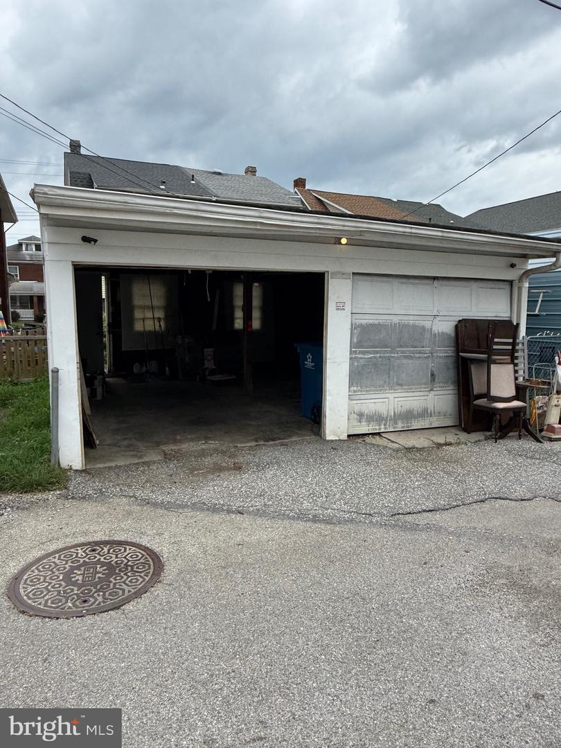 1218 W King St