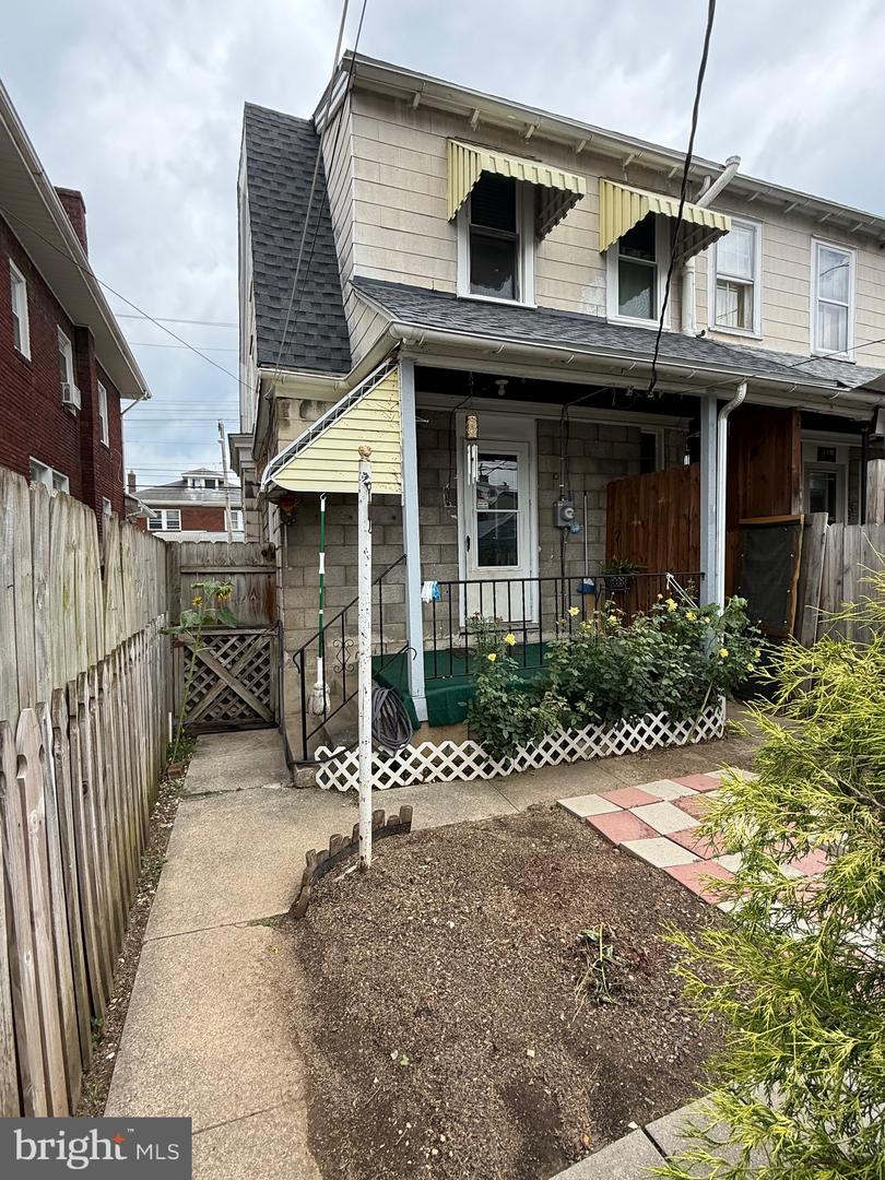 1218 W King St