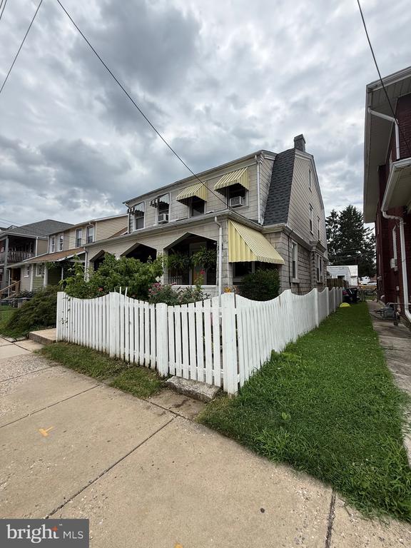 1218 W King St