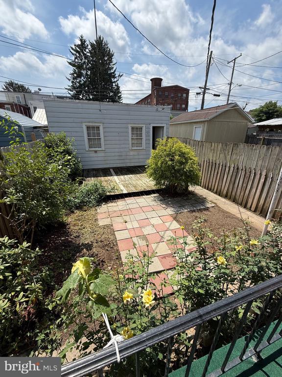 1218 W King St