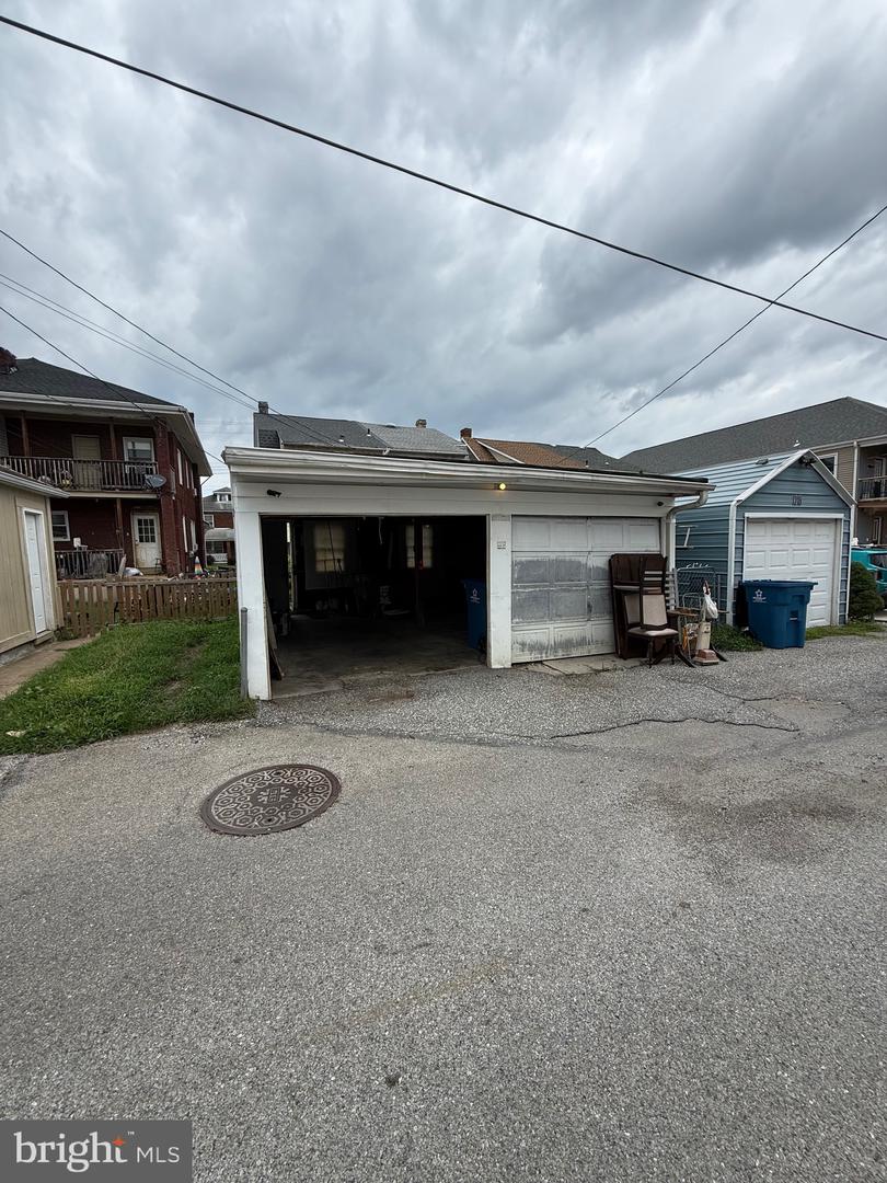 1218 W King St