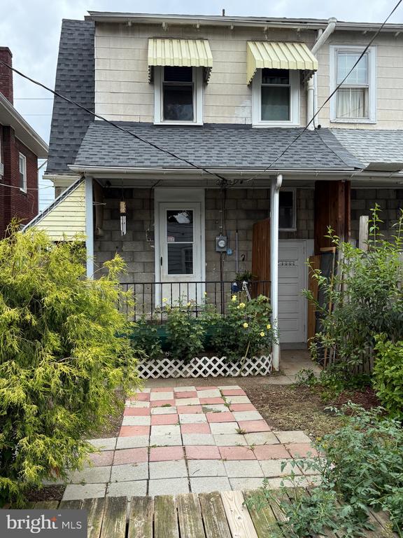 1218 W King St