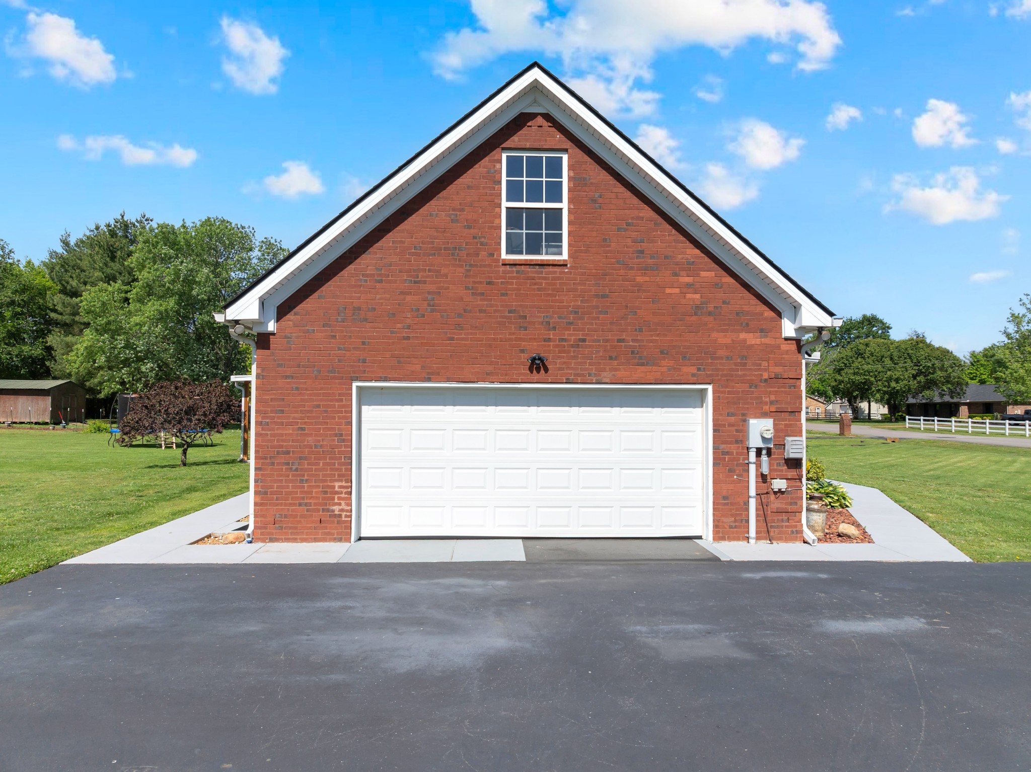 560 Crosswood Ct