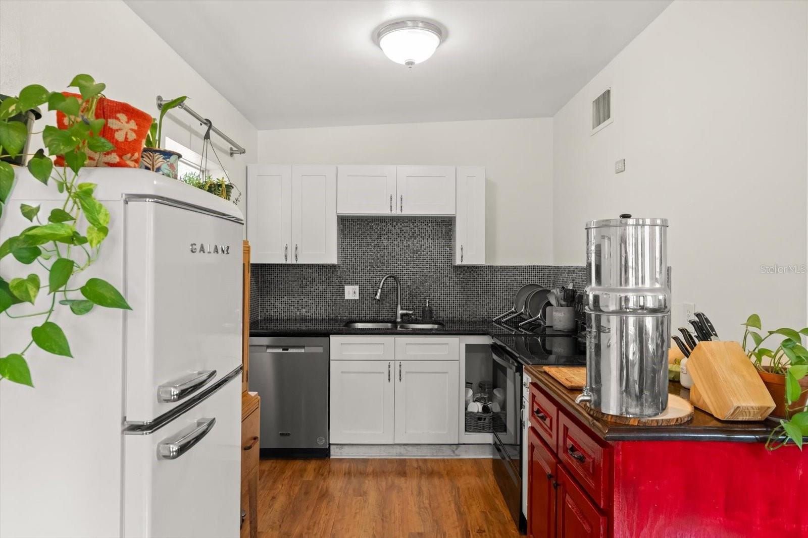 1421 W NEW HAMPSHIRE ST