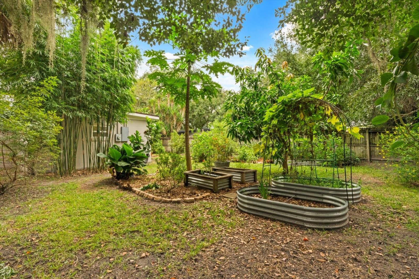 1421 W NEW HAMPSHIRE ST