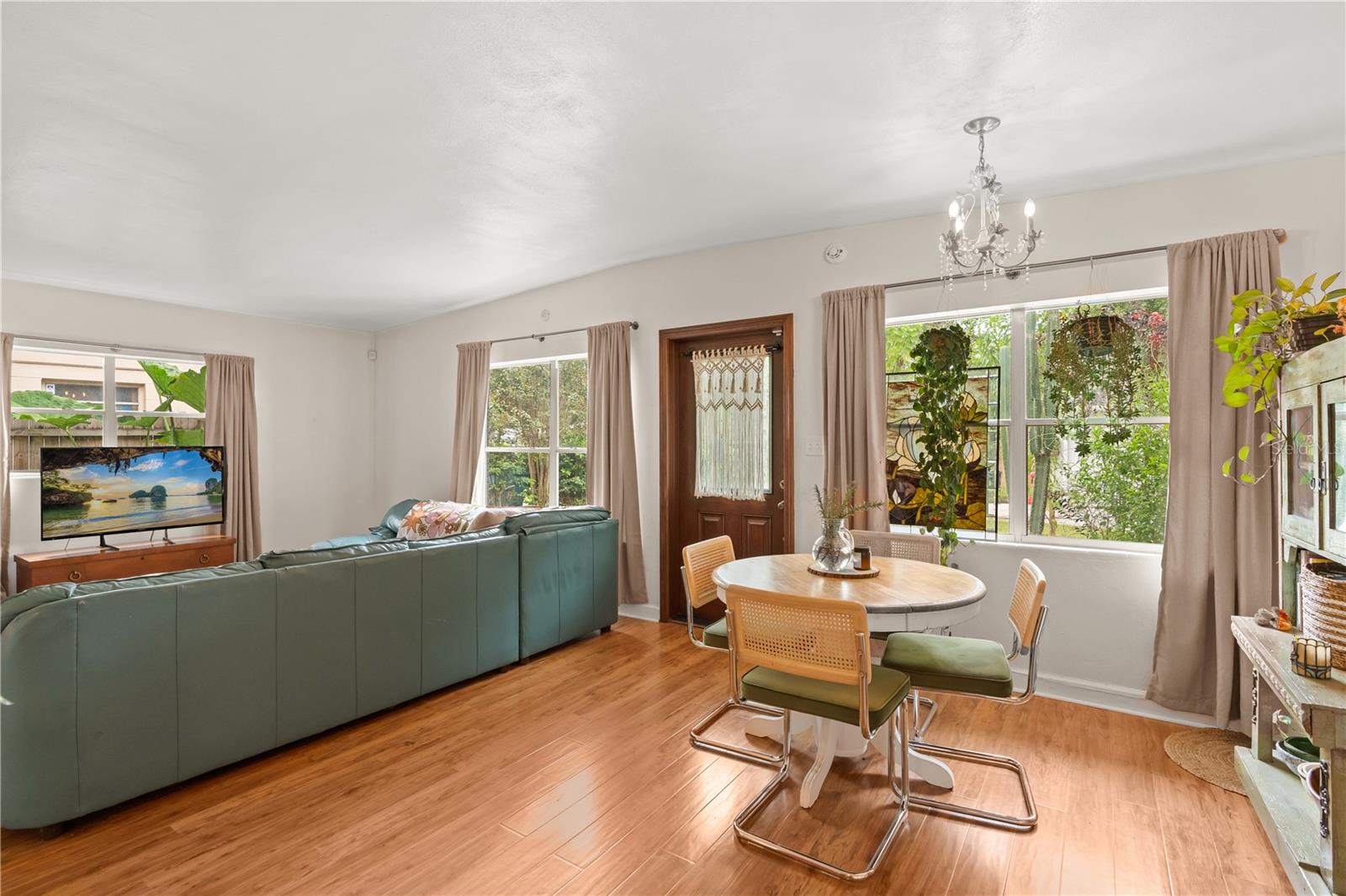 1421 W NEW HAMPSHIRE ST