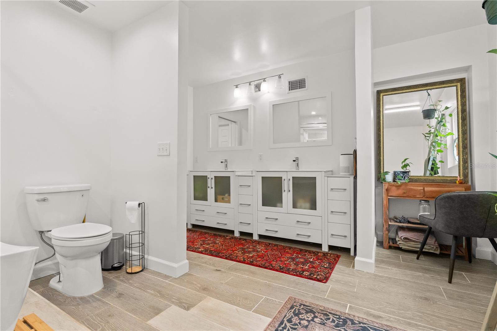 1421 W NEW HAMPSHIRE ST