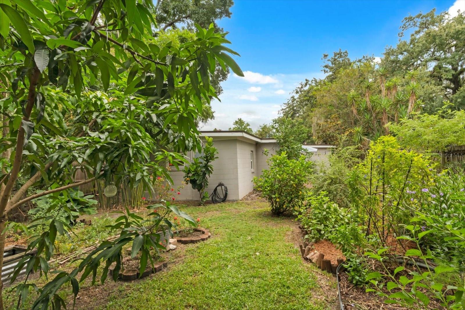 1421 W NEW HAMPSHIRE ST