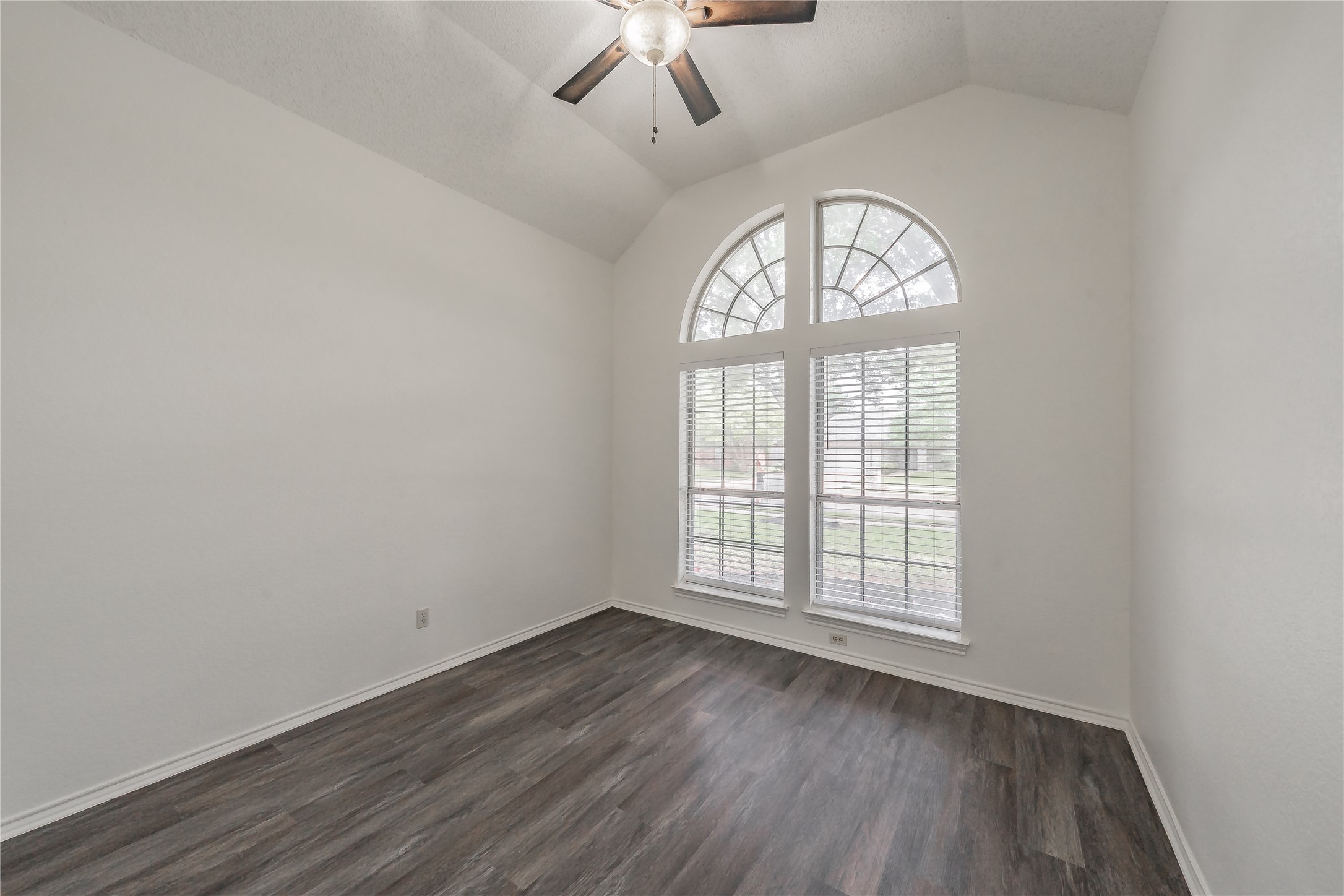 308 Creekside Drive