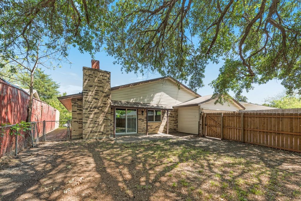 1309 Meandering Way