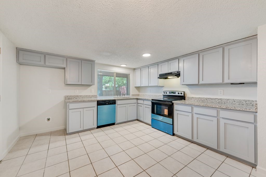 1309 Meandering Way