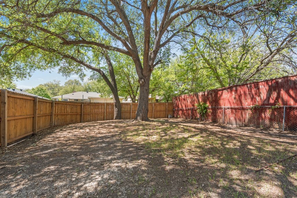 1309 Meandering Way