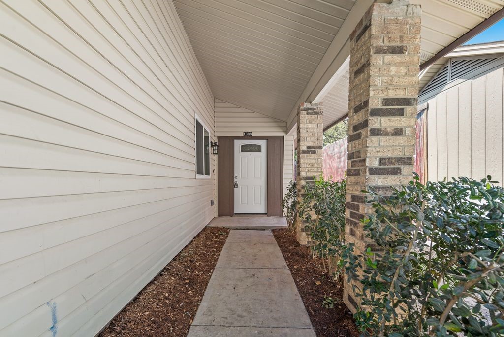 1309 Meandering Way