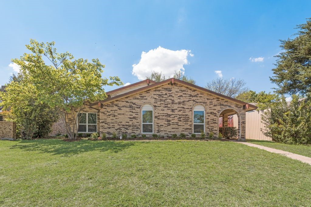1309 Meandering Way