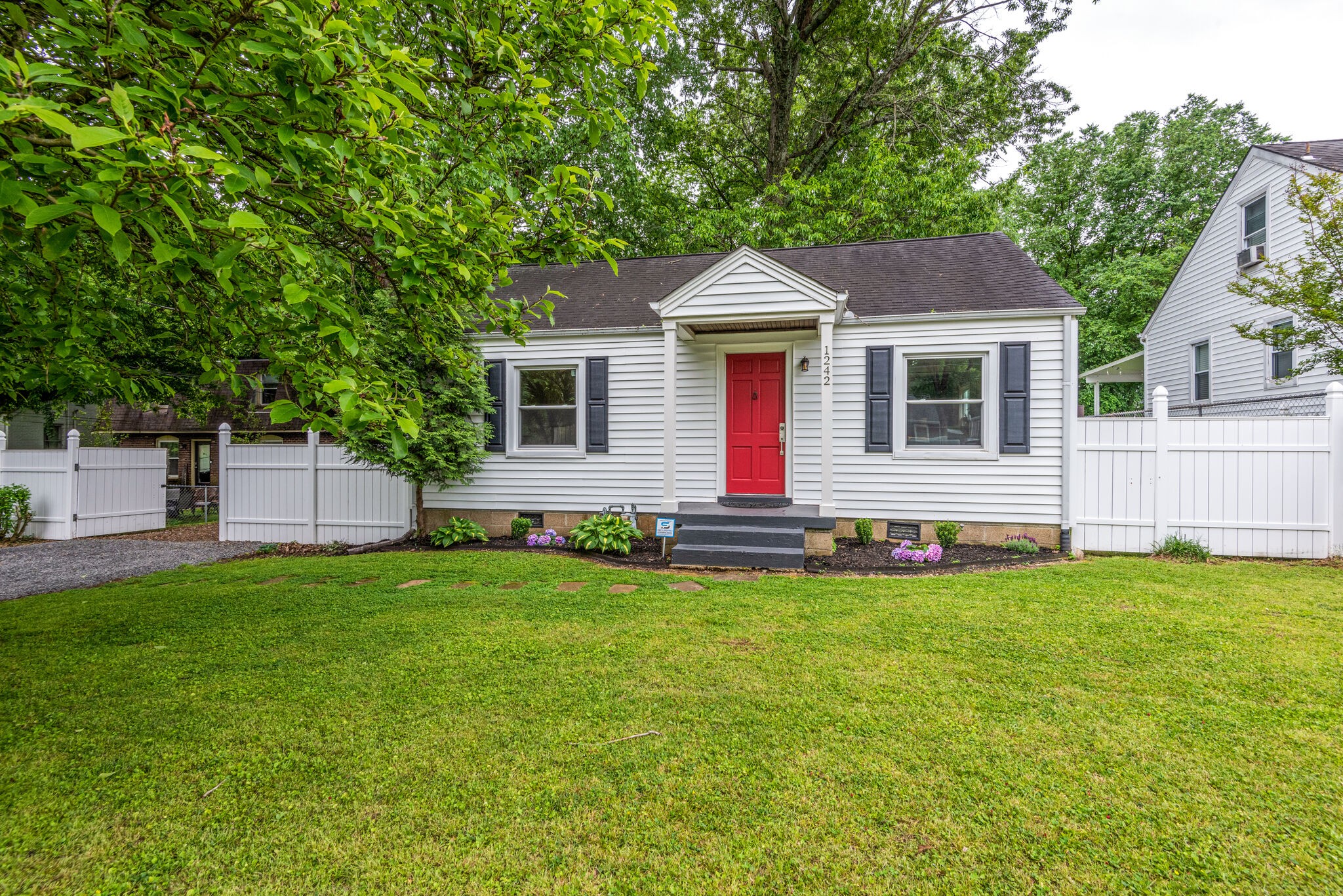 1242 Sunnymeade Dr