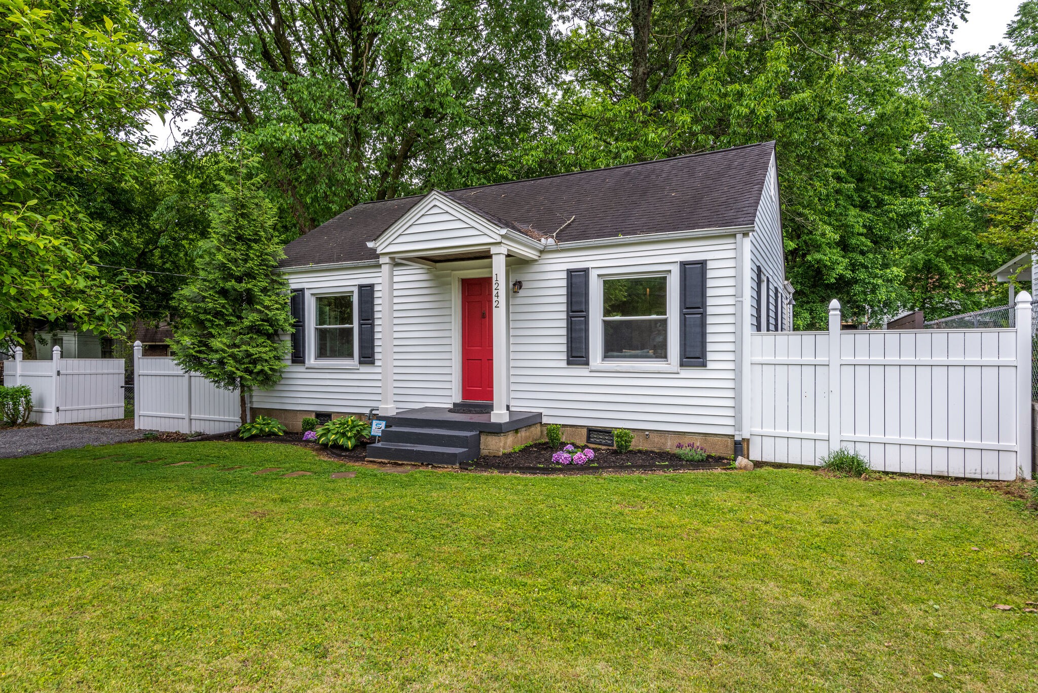 1242 Sunnymeade Dr