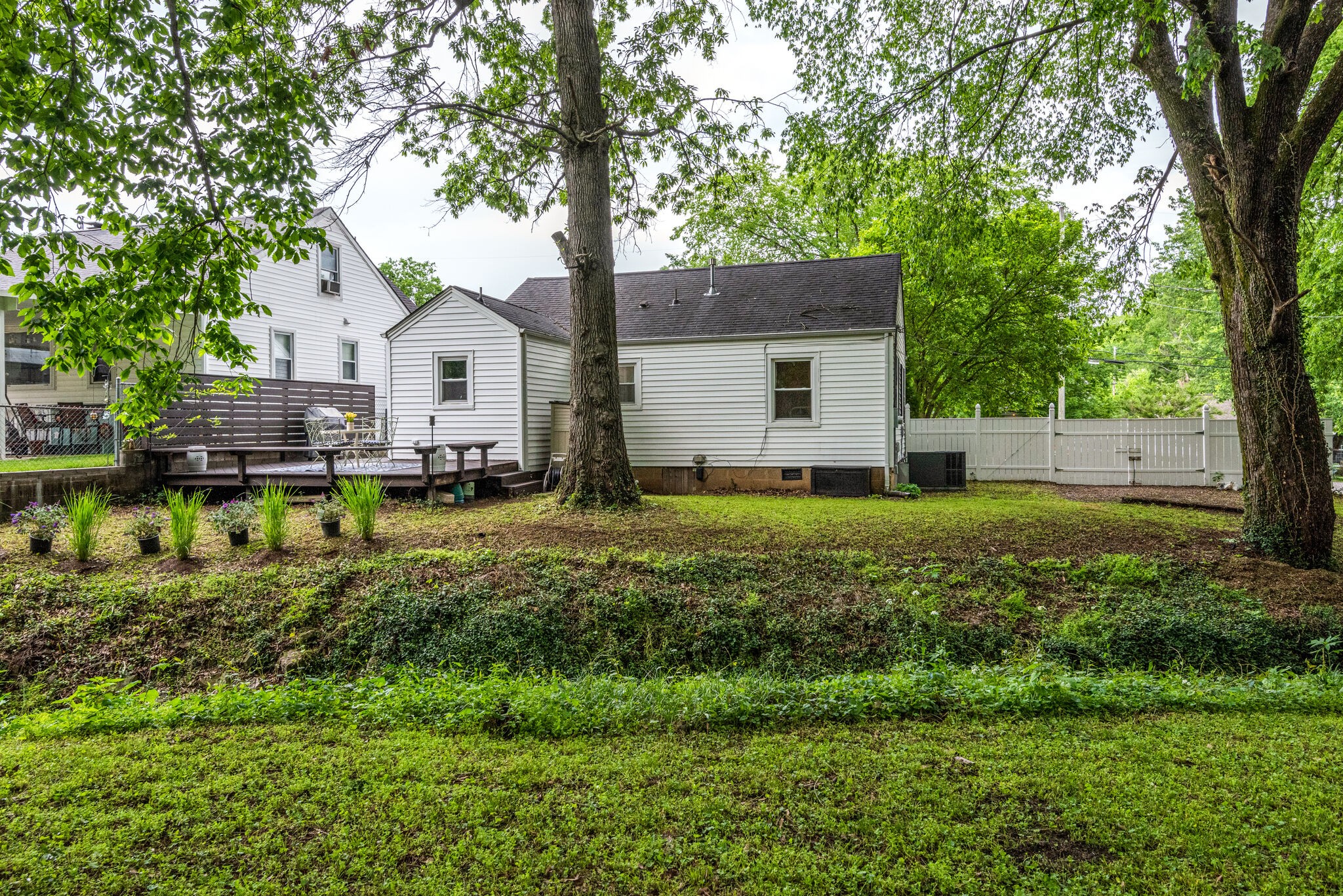 1242 Sunnymeade Dr