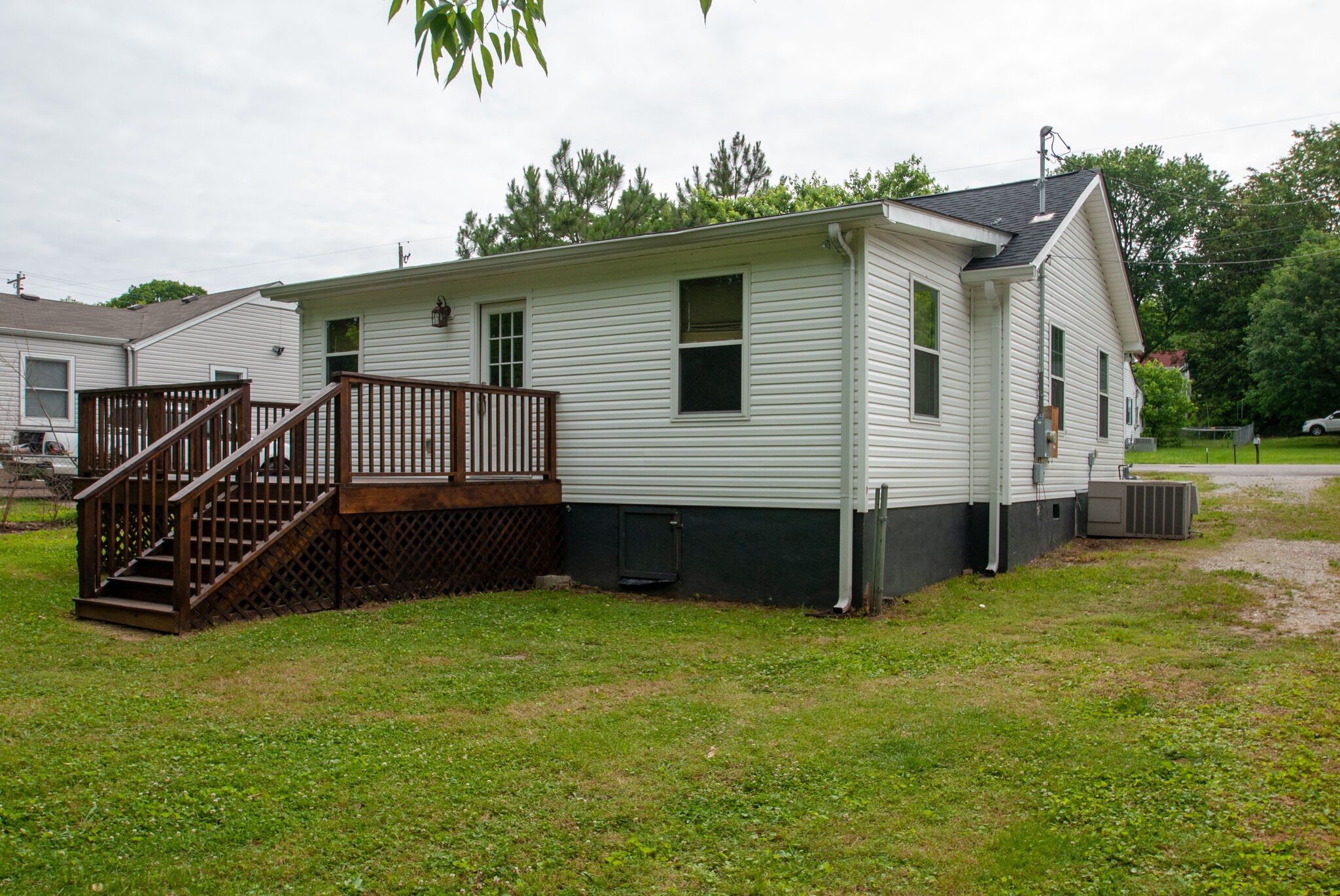 1806 Figures Ave