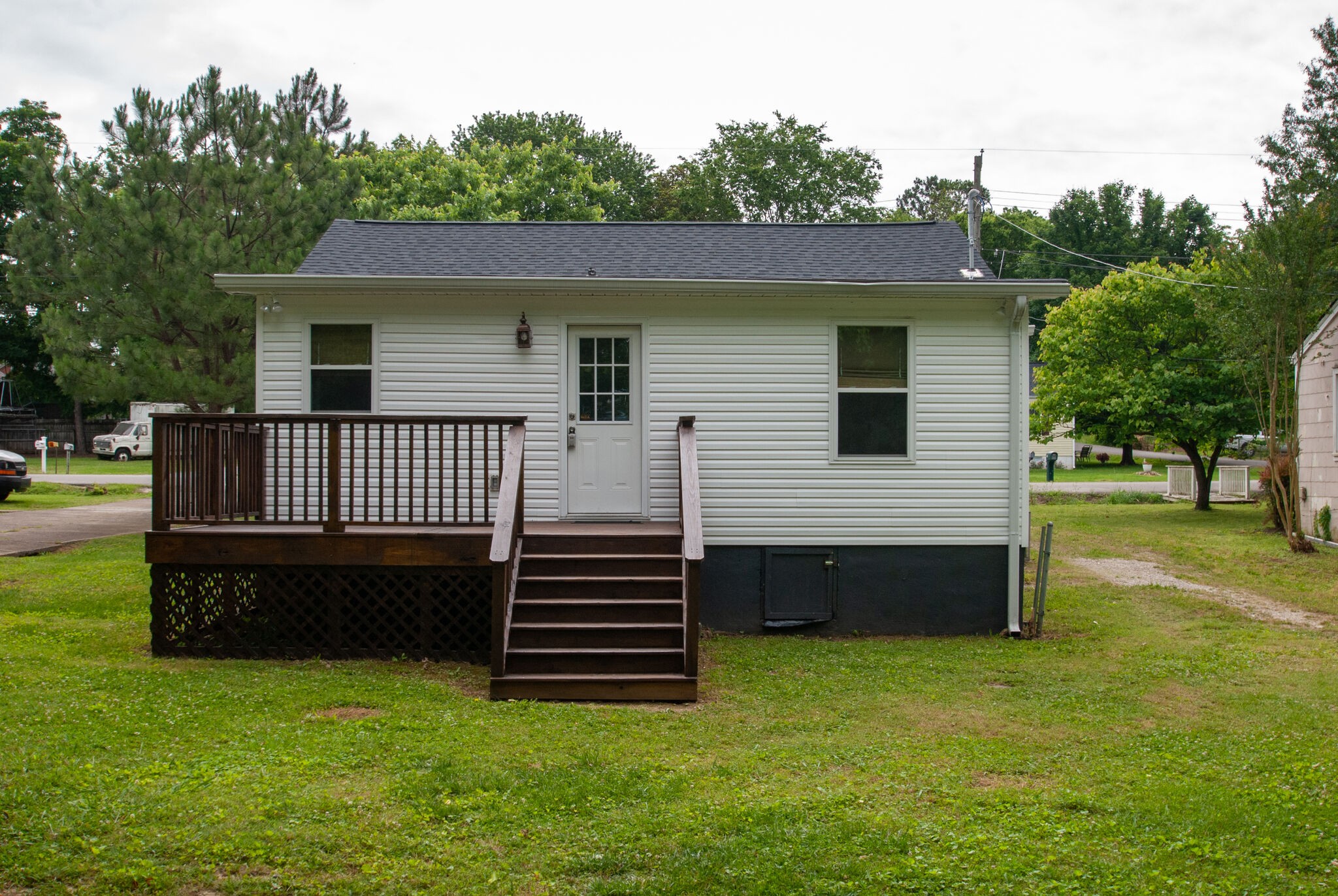 1806 Figures Ave