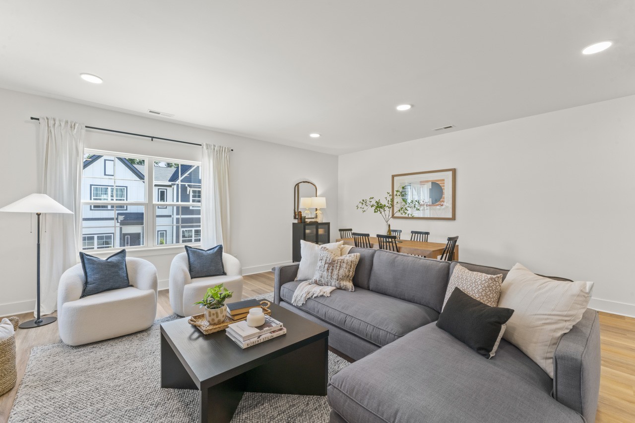 740 N DuPont Ave