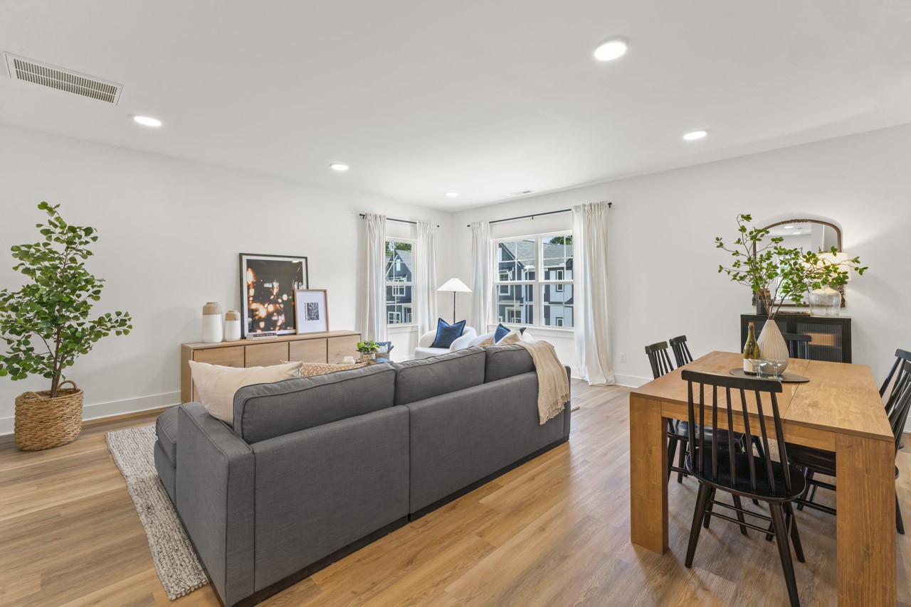 740 N DuPont Ave