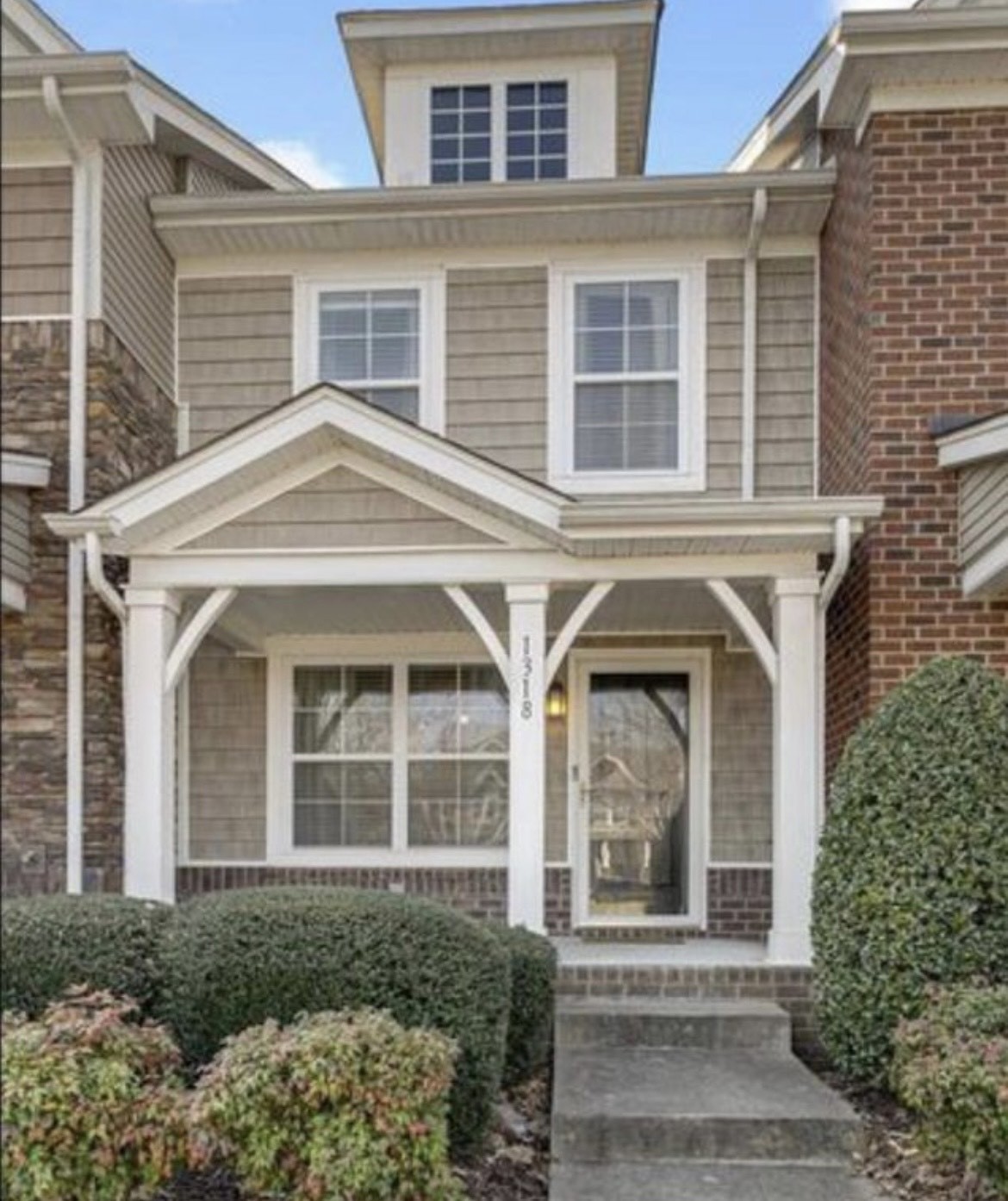 1318 Riverbrook Dr