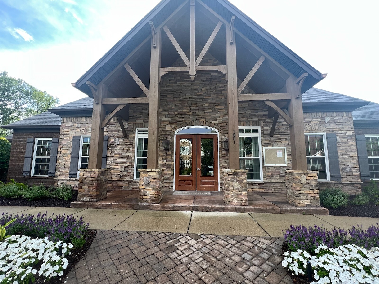 1318 Riverbrook Dr