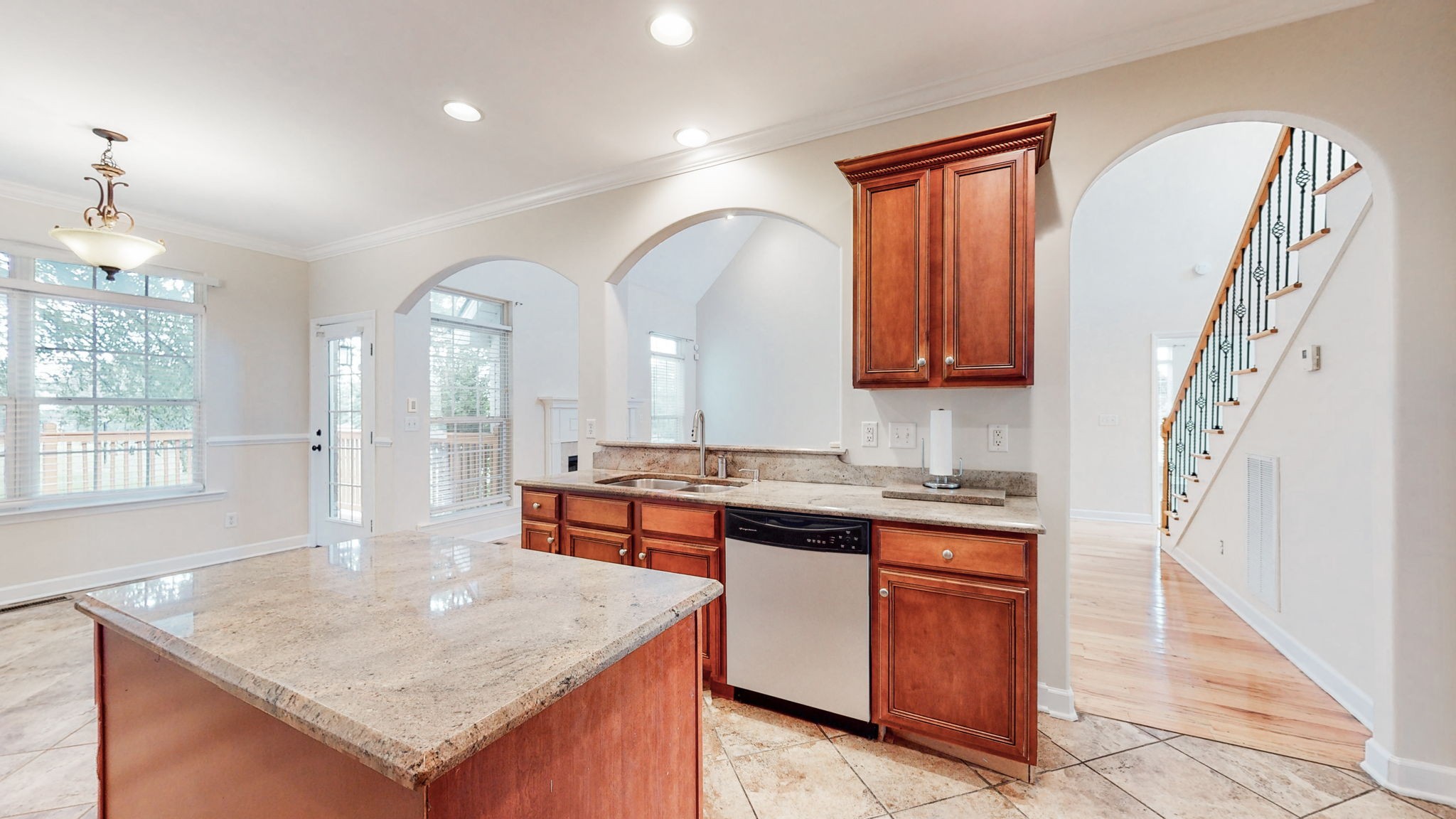 604 Summerbreeze Ln