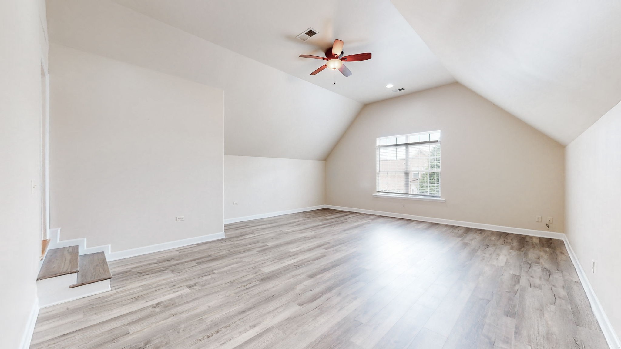 604 Summerbreeze Ln