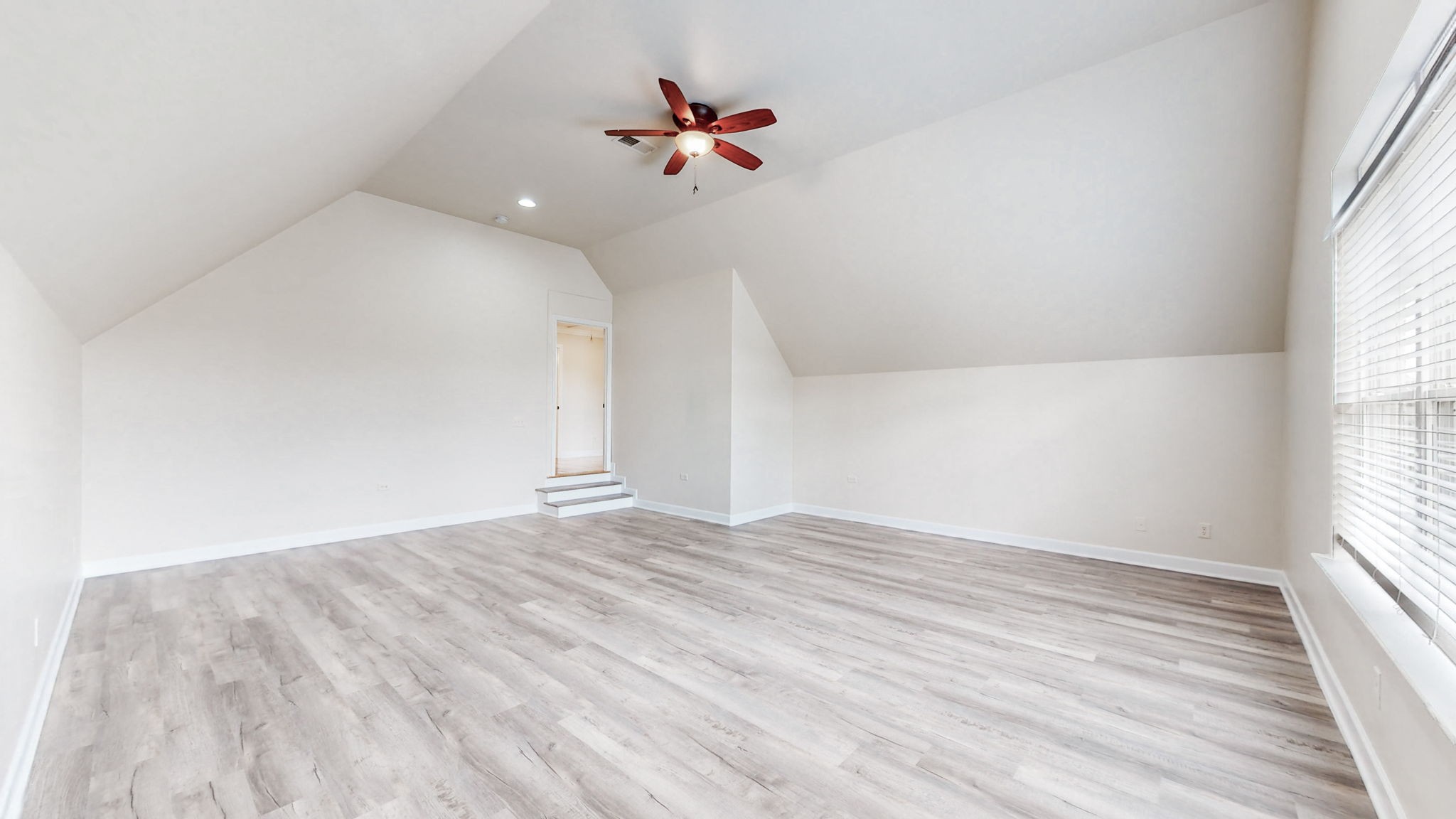 604 Summerbreeze Ln