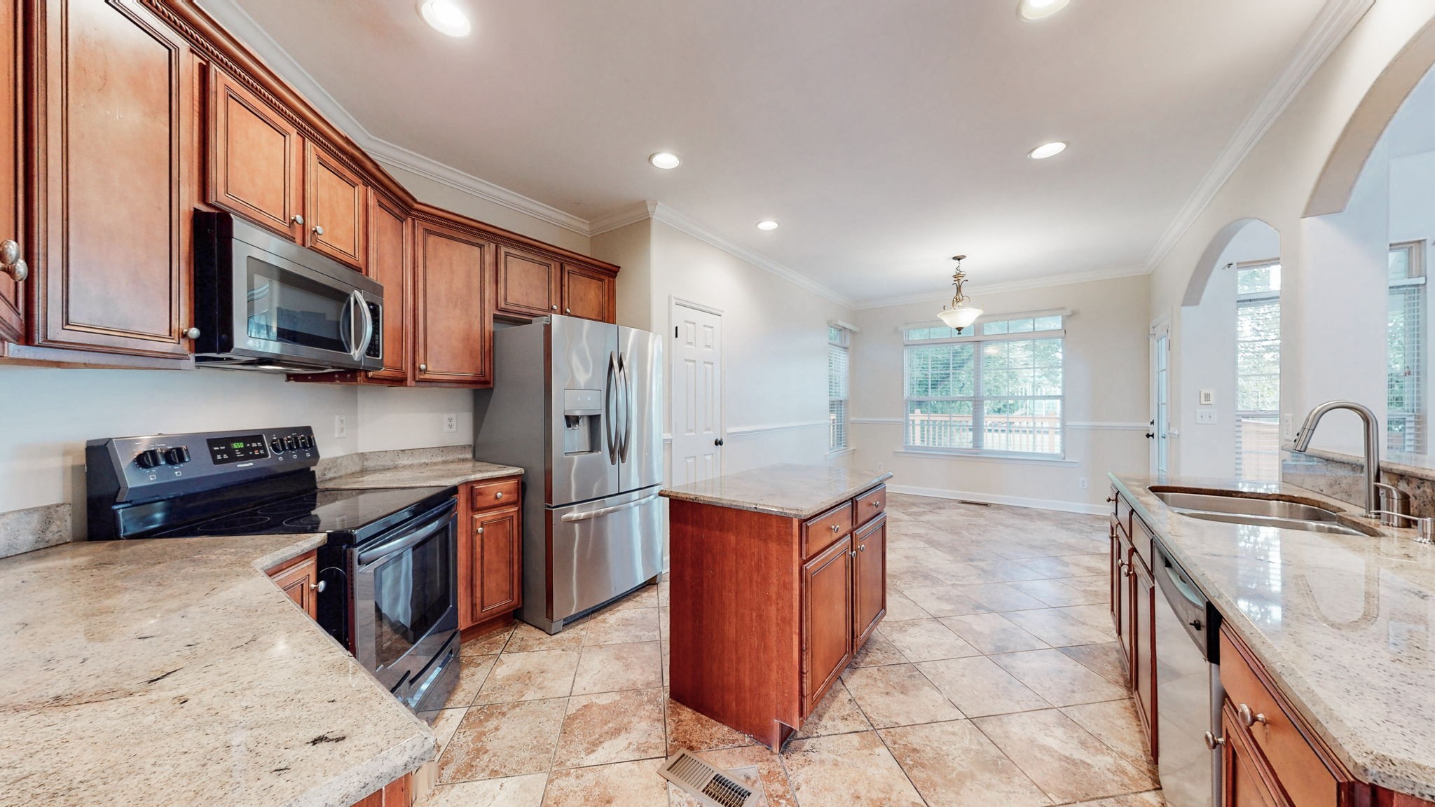 604 Summerbreeze Ln