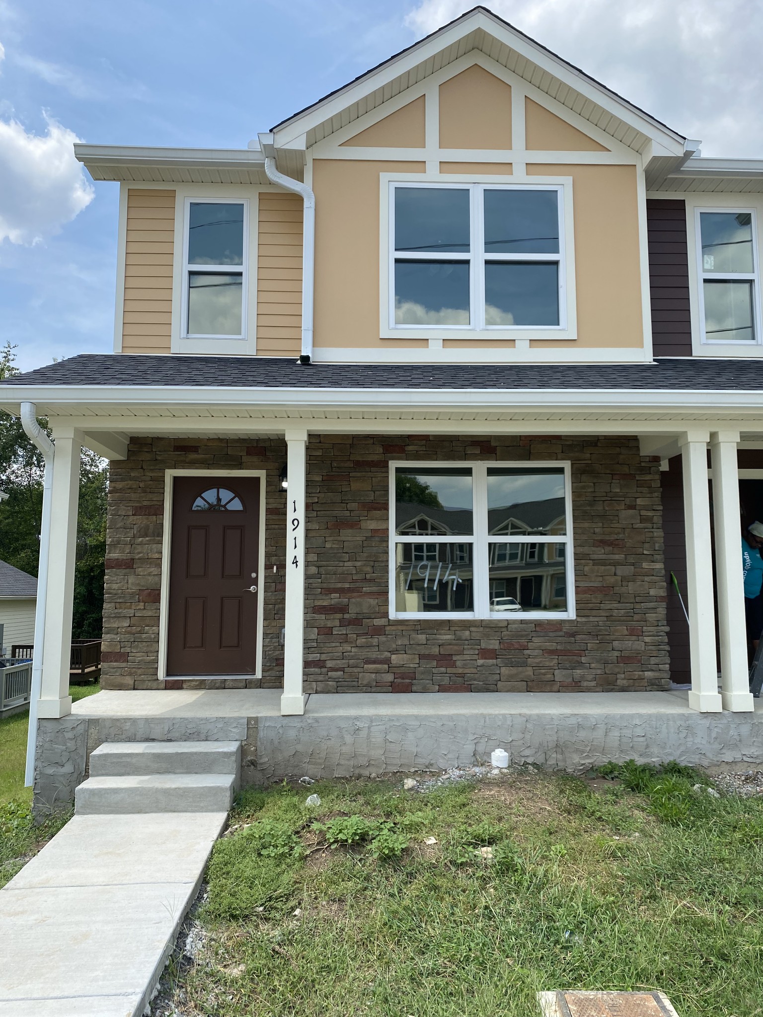 1914 Lombardia Ln