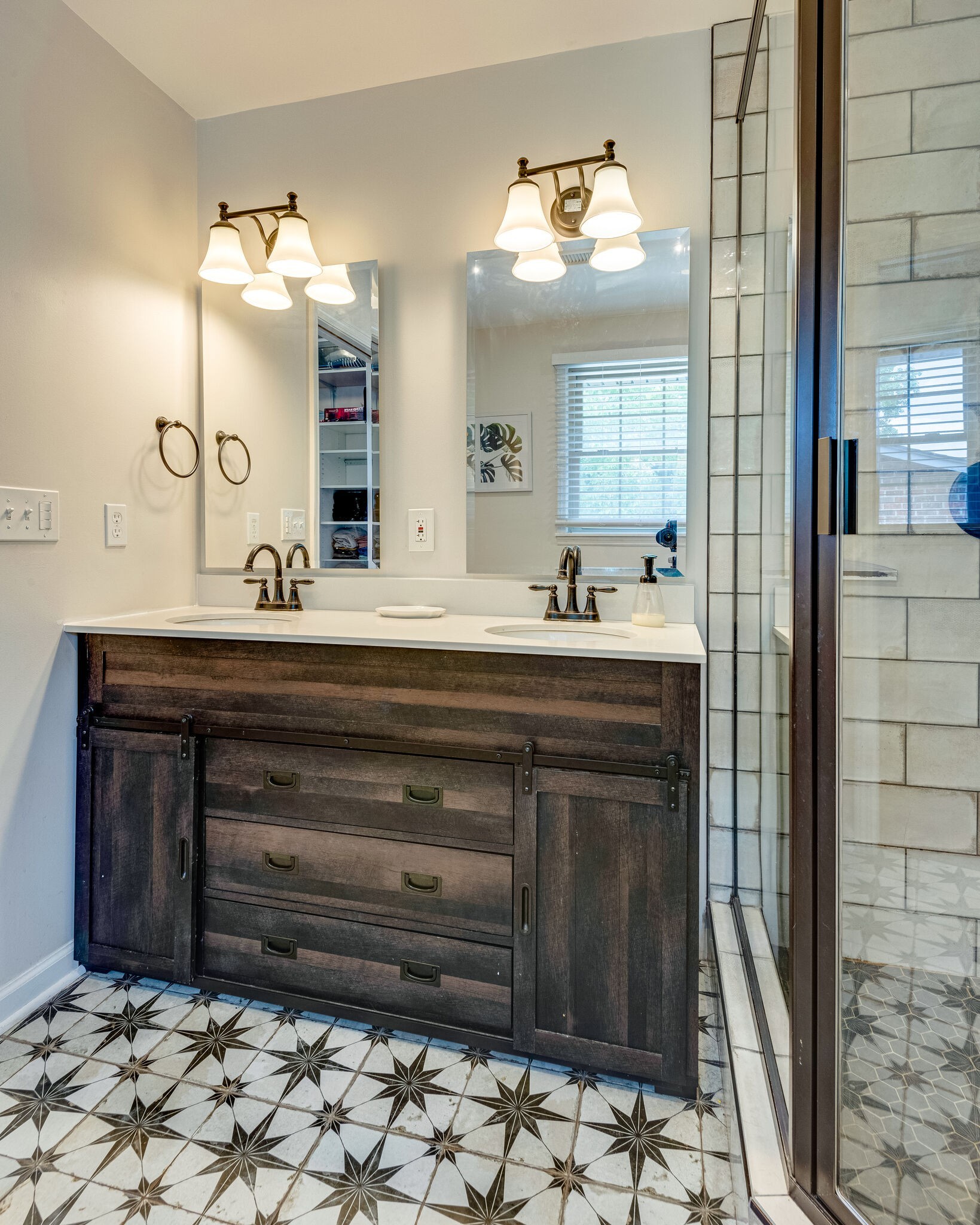 853 Oakwood Terrace Dr