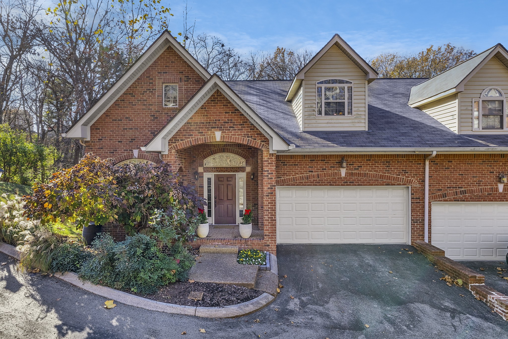 301 Riverstone Blvd
