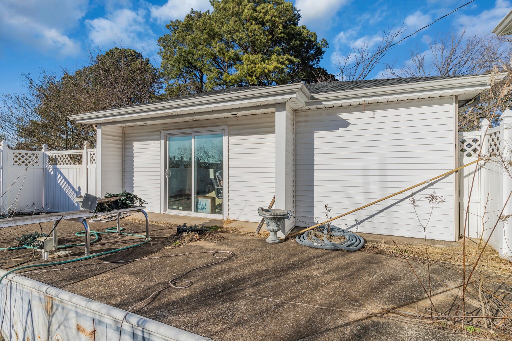 2302 Oakhurst Dr