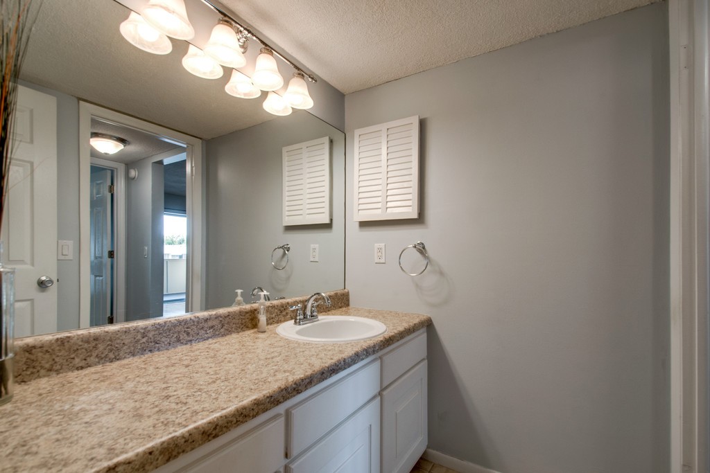 515 Basswood Ave Unit: 104