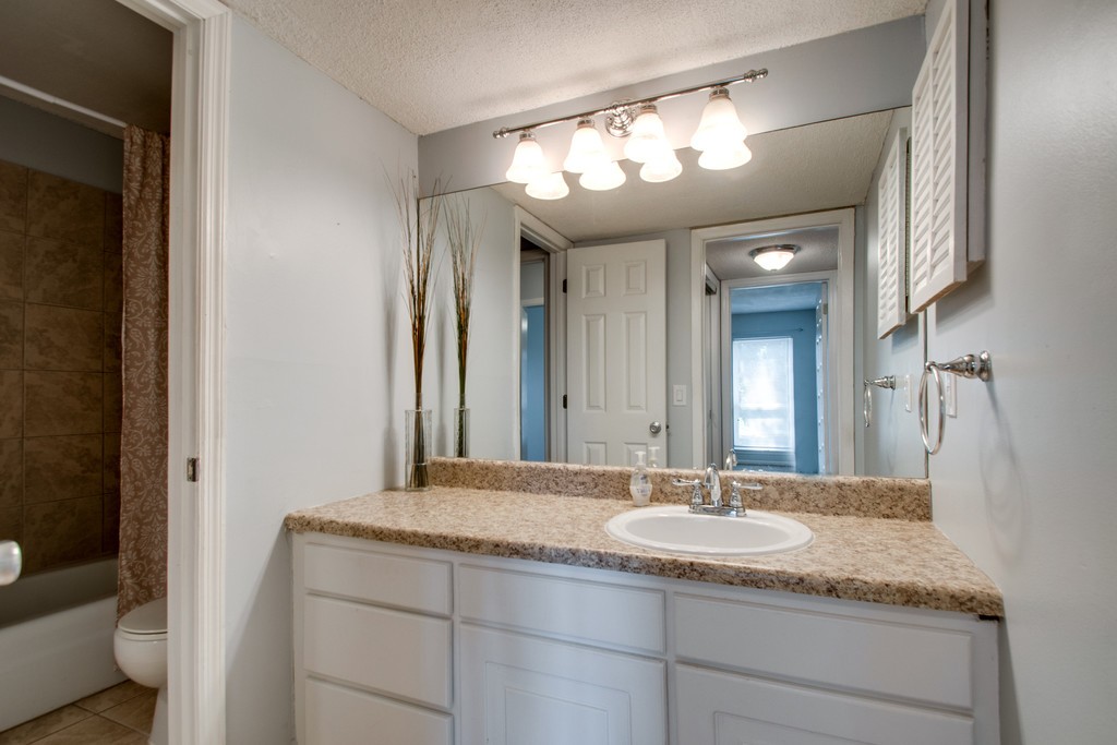 515 Basswood Ave Unit: 104