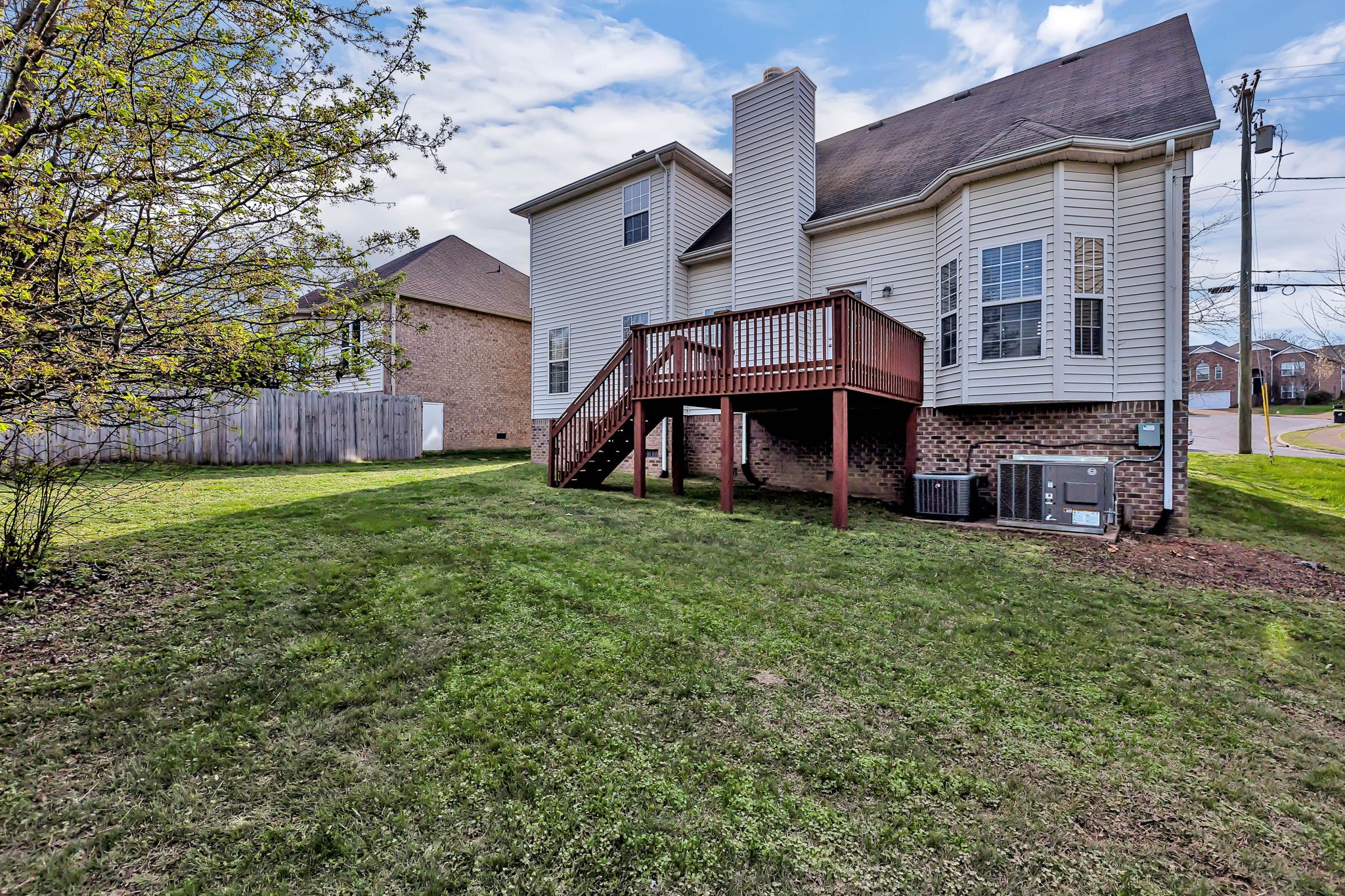 7960 Oakfield Grv