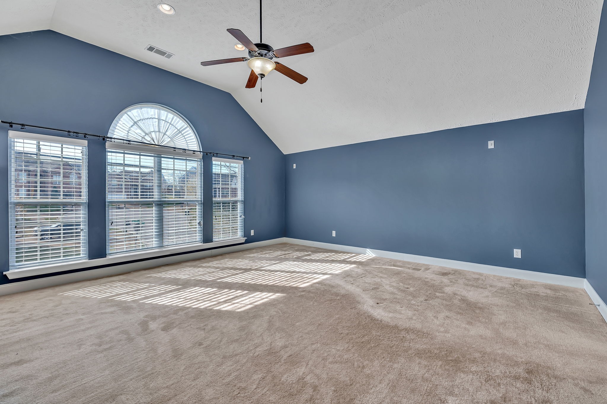 7960 Oakfield Grv