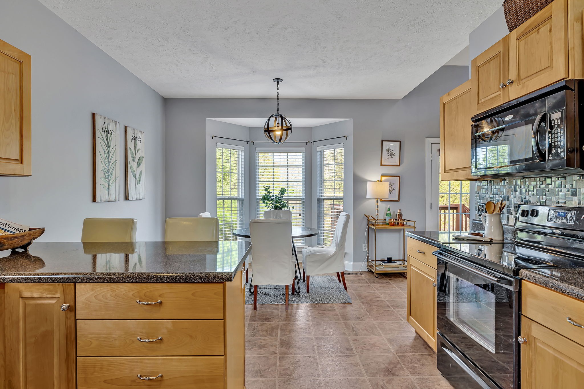 7960 Oakfield Grv