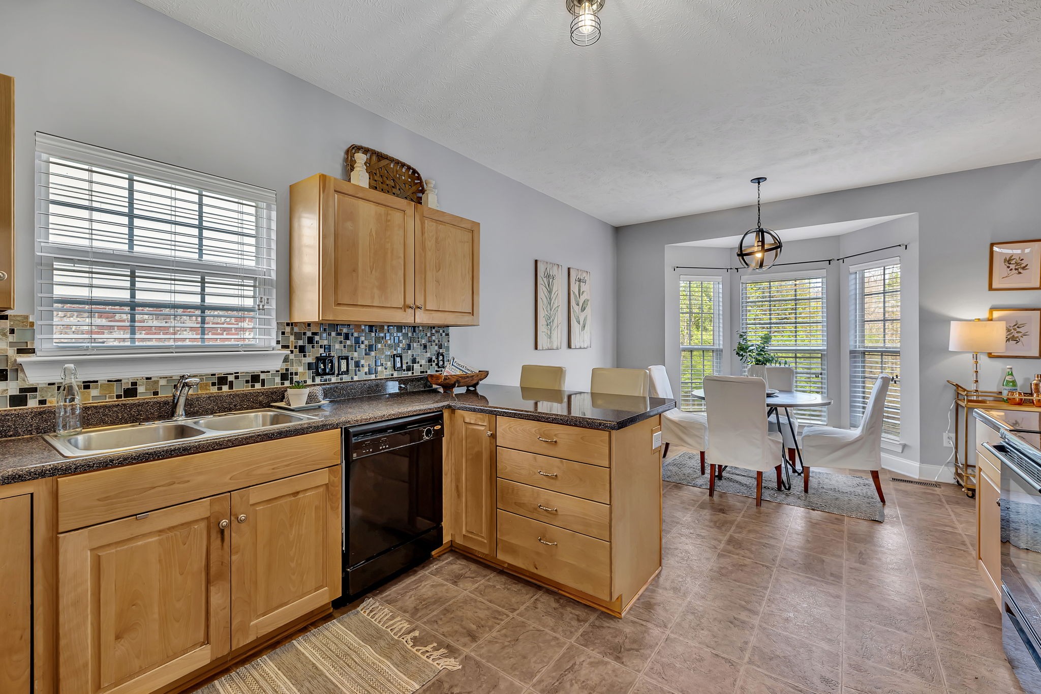 7960 Oakfield Grv