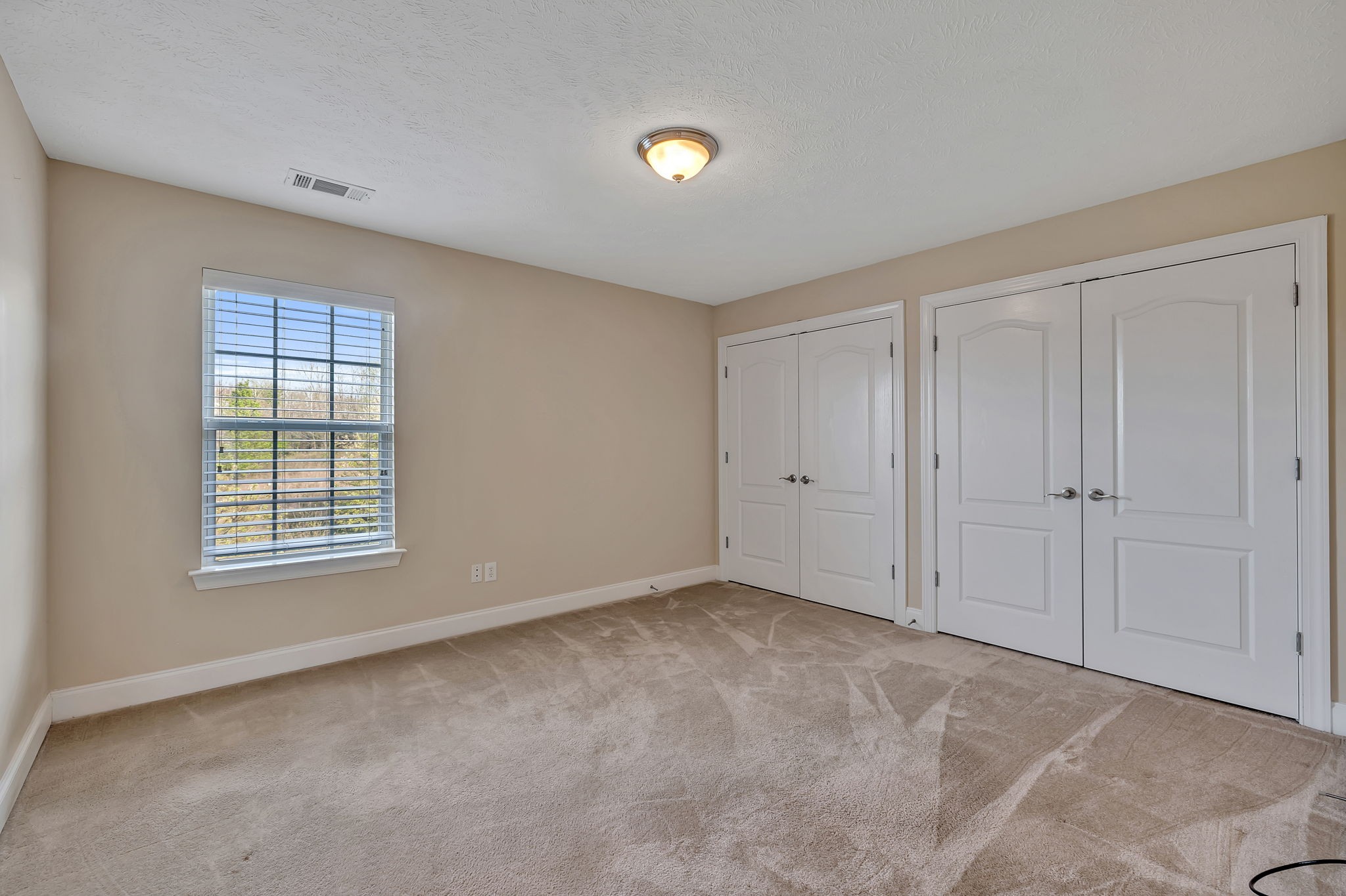 7960 Oakfield Grv