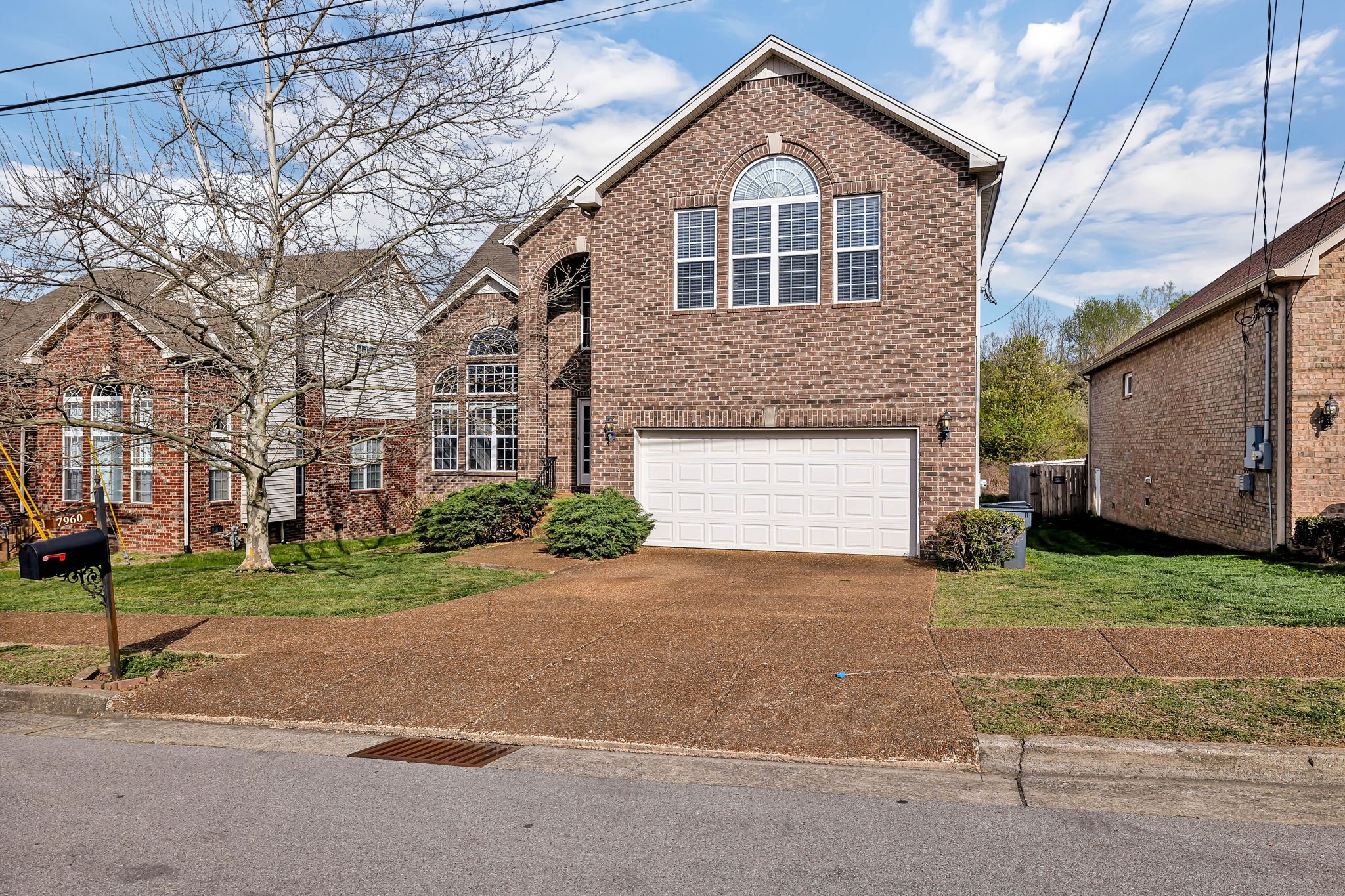 7960 Oakfield Grv
