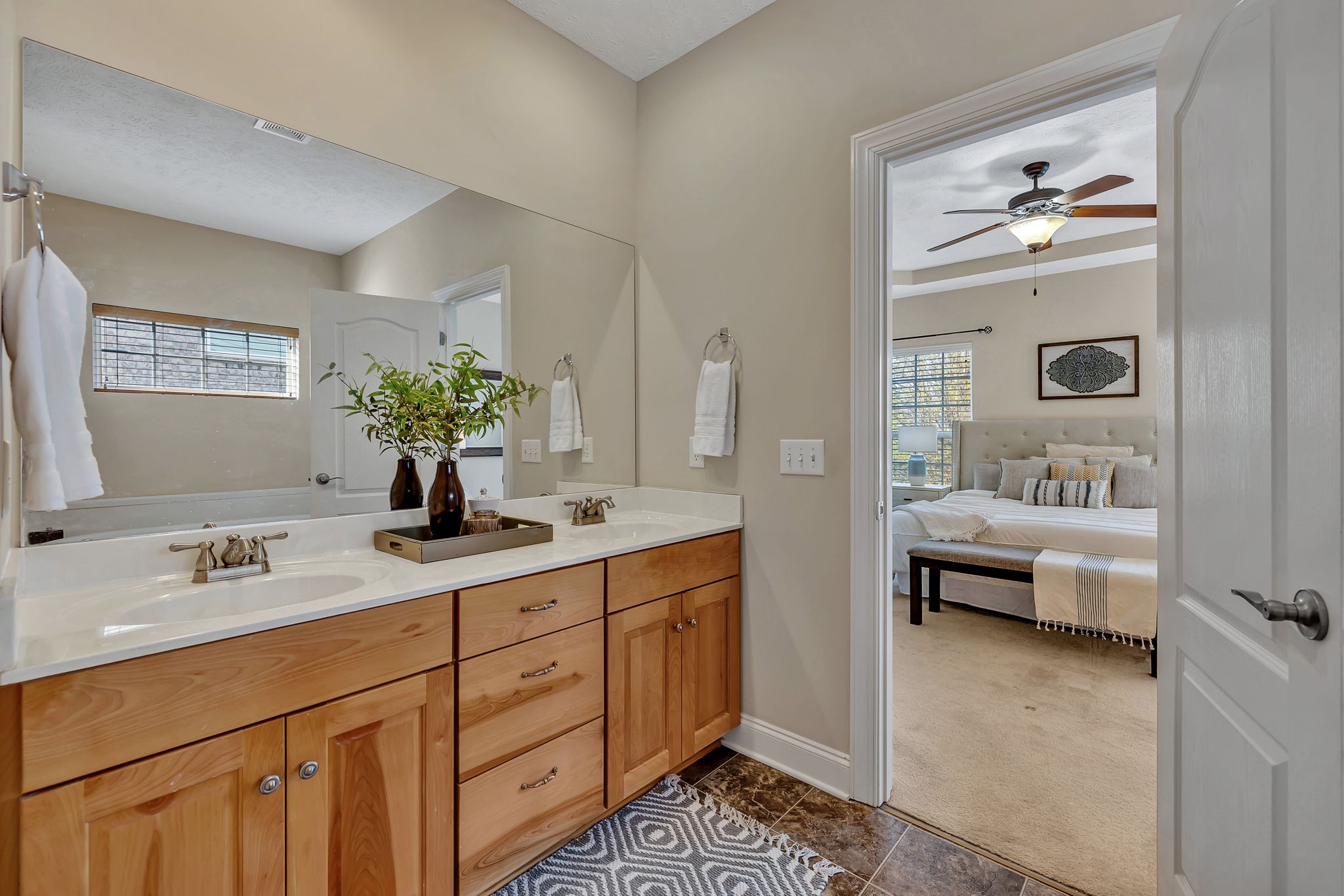 7960 Oakfield Grv
