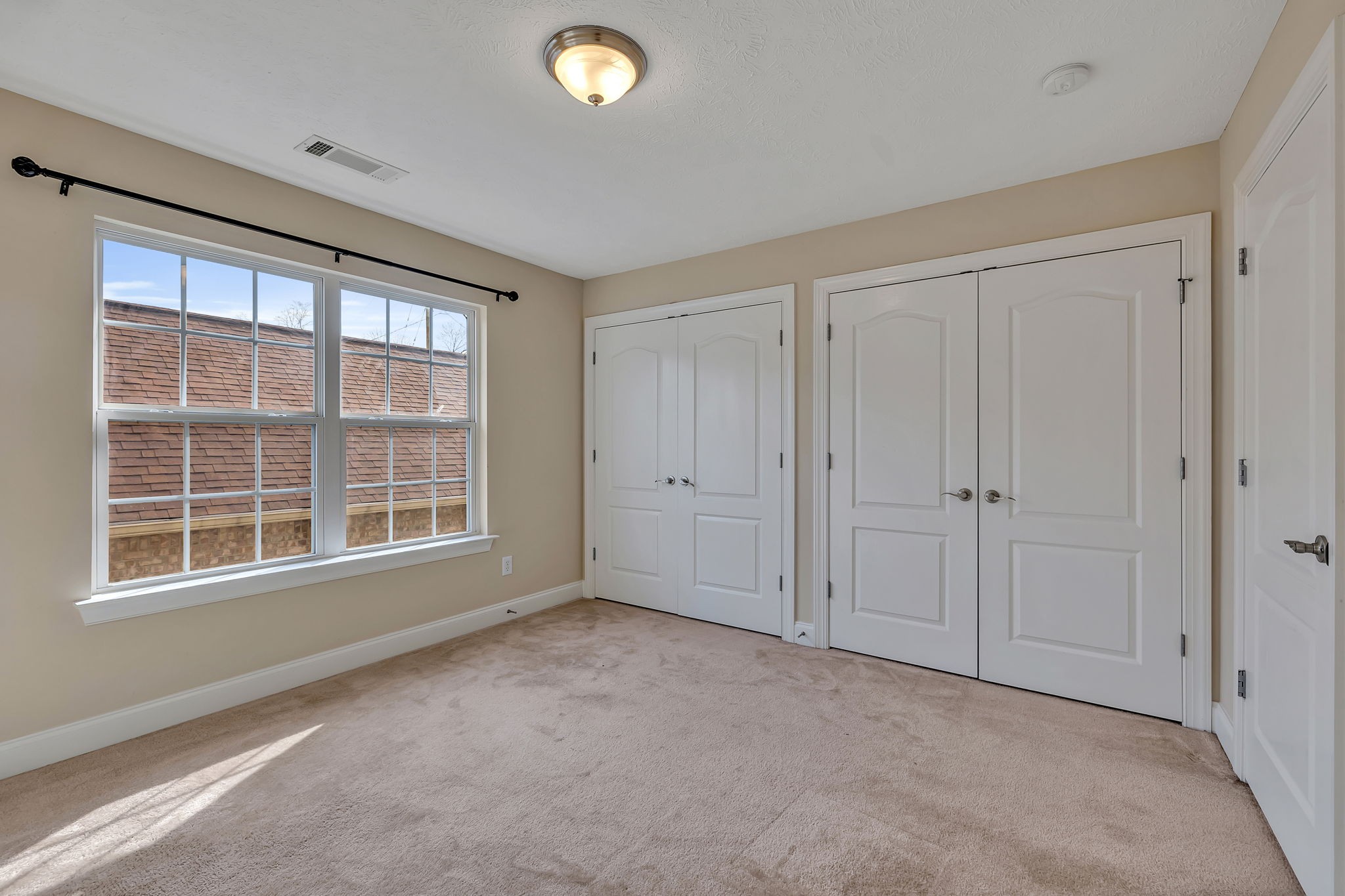 7960 Oakfield Grv