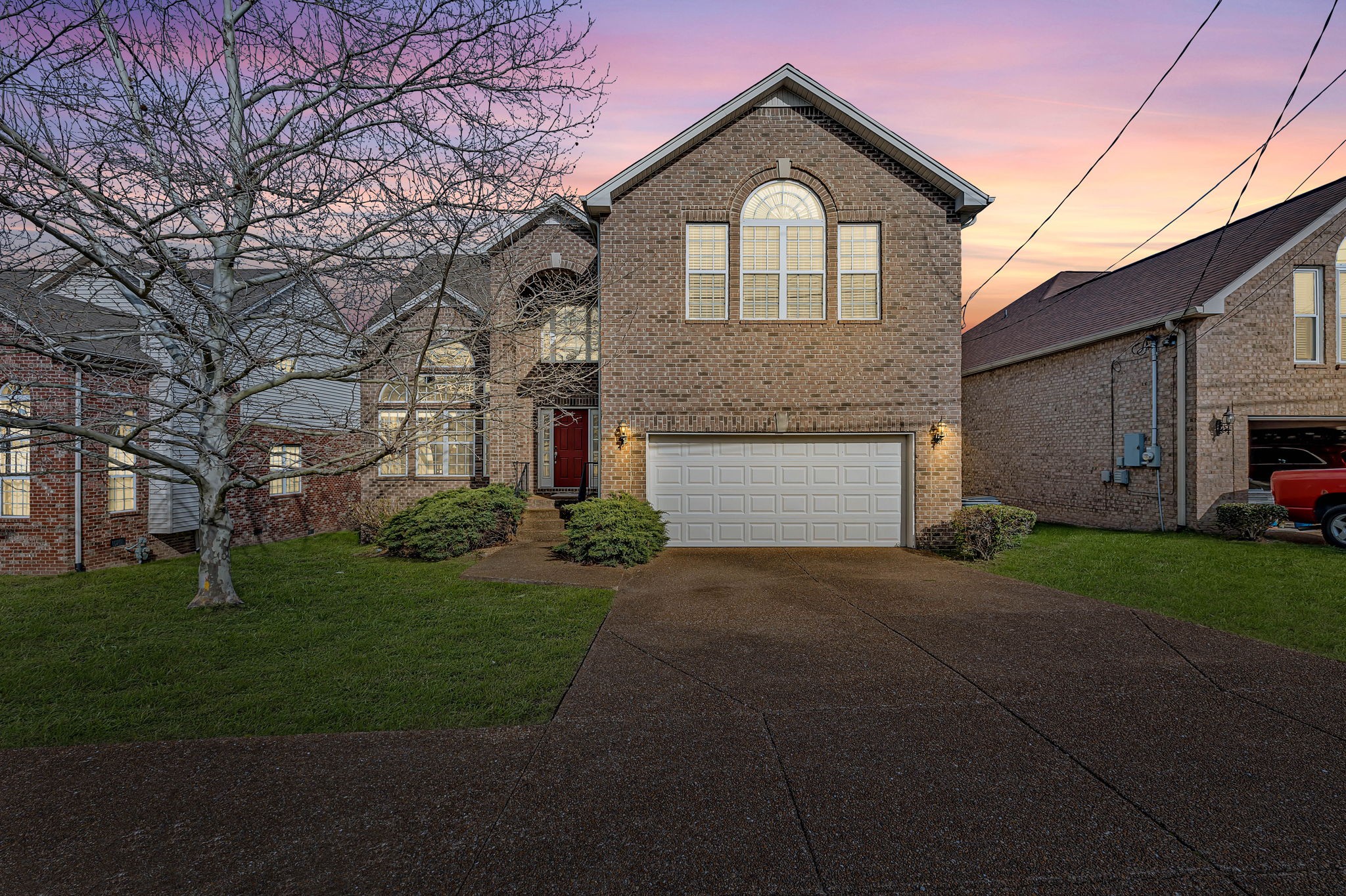 7960 Oakfield Grv