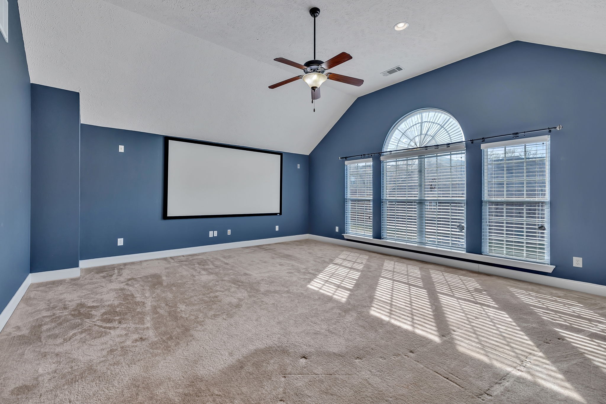 7960 Oakfield Grv
