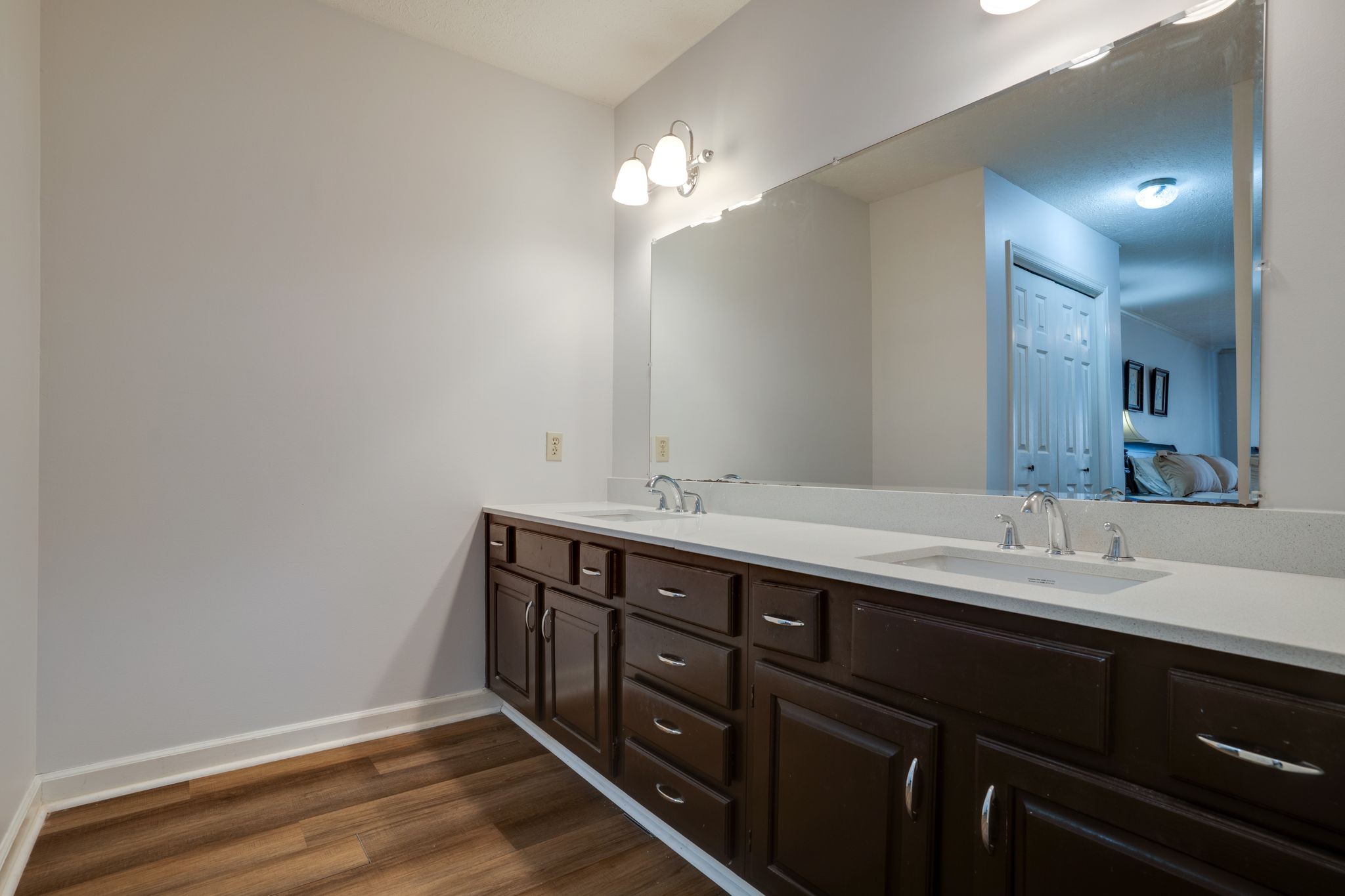 1027 Moncrief Cir