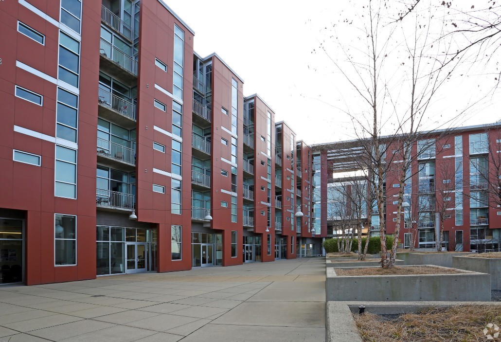 2115 Yeaman Pl Unit: 204