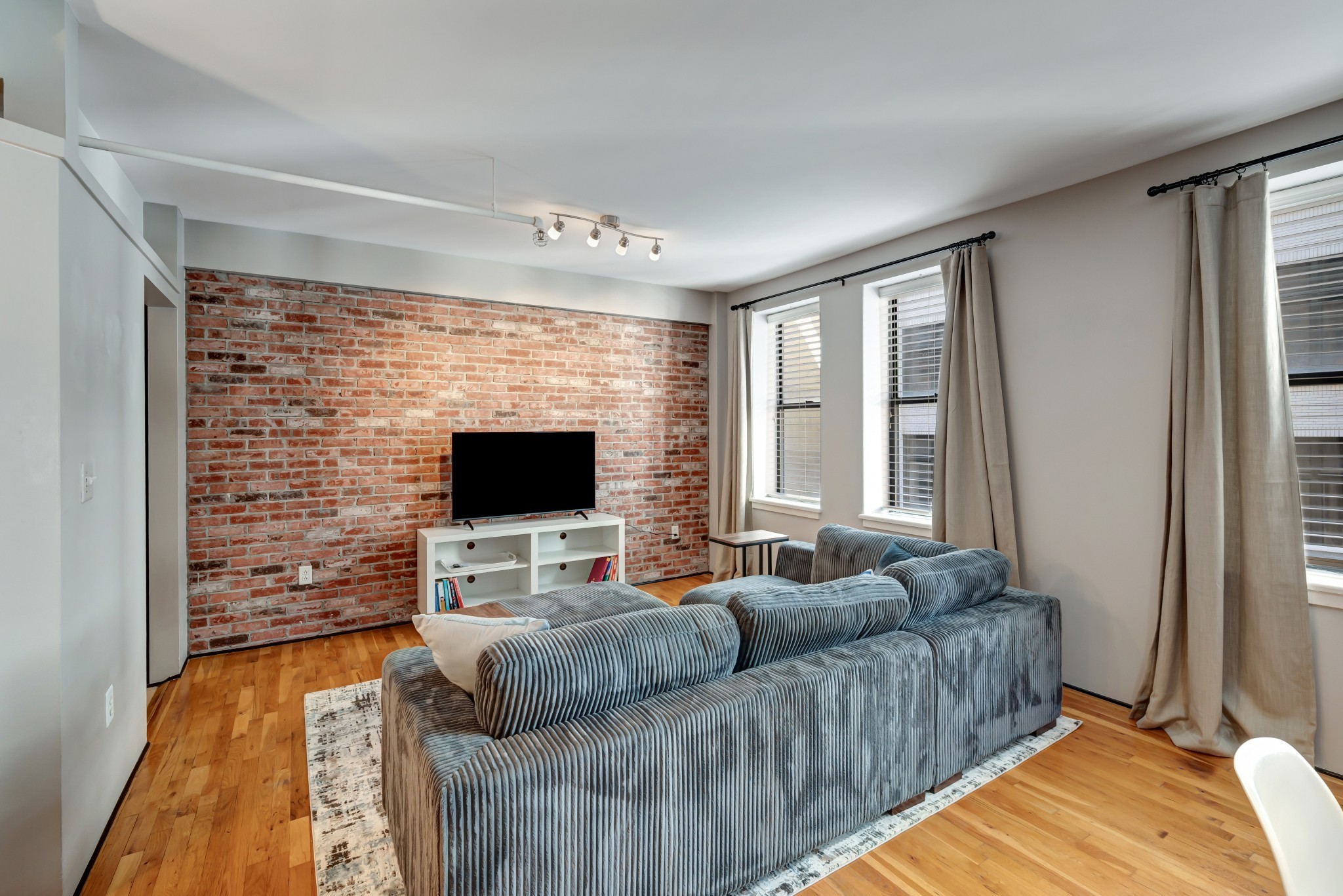 700 Church St Unit: 405